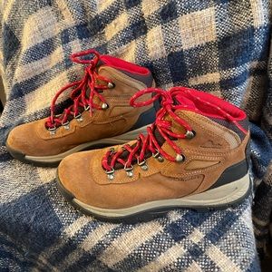 COLUMBIA Women’s Newton Ridge Waterproof Amped Hiking Boots- gently used